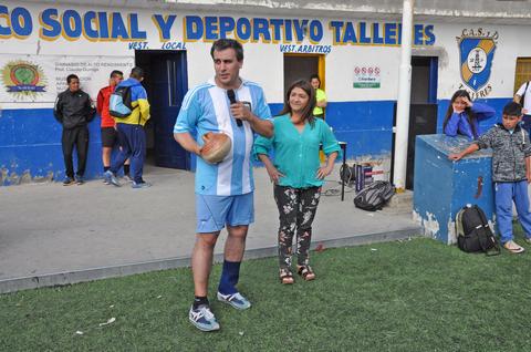 El sábado, el intendente participó en la cancha de Talleres de un encuentro de fútbol Binacional. El encuentro estuvo enmarcado en el certamen Integración entre el equipo local de Amistad y el de Puerto Ibañez de Chile.