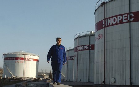 sinopec-tanks-employee-walking