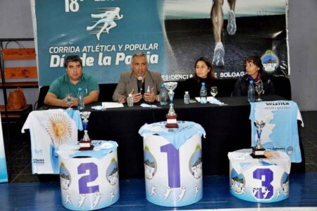 Jorge Soloaga lanzó oficialmente la tradicional corrida atlética “Día de la Patria”