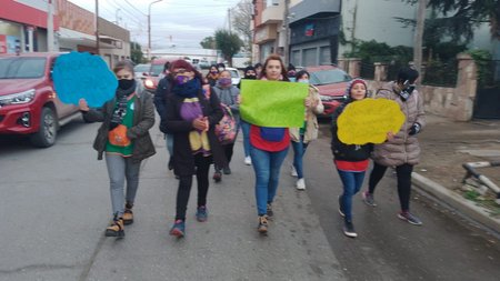 Marcha en acompañamiento a las trabajadoras del Jardín Maternal Manitas Traviesas