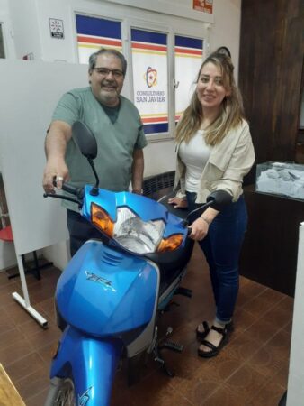 Consultorios San Javier realizó el sorteo de una moto para sus clientes
