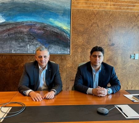 Vidal se reunió con el CEO de YPF en Buenos Aires