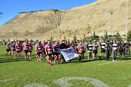 Los Gatos Classic y Mamis Rugby San Jorge participaron del homenaje a los héroes de Malvinas en el 5to encuentro de Rugby de Veteranos
