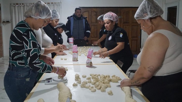 Acciones solidarias en Caleta Olivia: Distribución de almuerzo comunitario