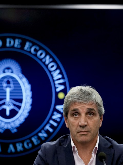 Caputo Solicita Salvataje Urgente al FMI tras Pérdida de Reservas