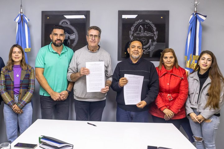 Cañadón Seco firmó convenio con Provincia por el Programa de Atención Integral de la Niñez y Adolescencia