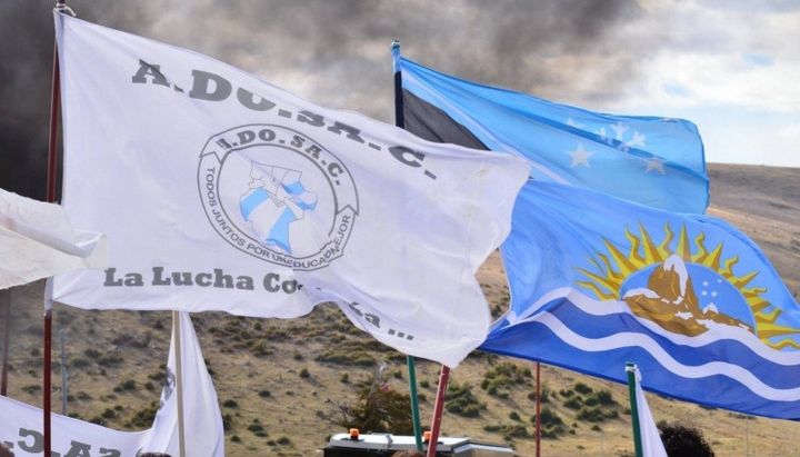 Docentes vuelven a parar por 48 horas
