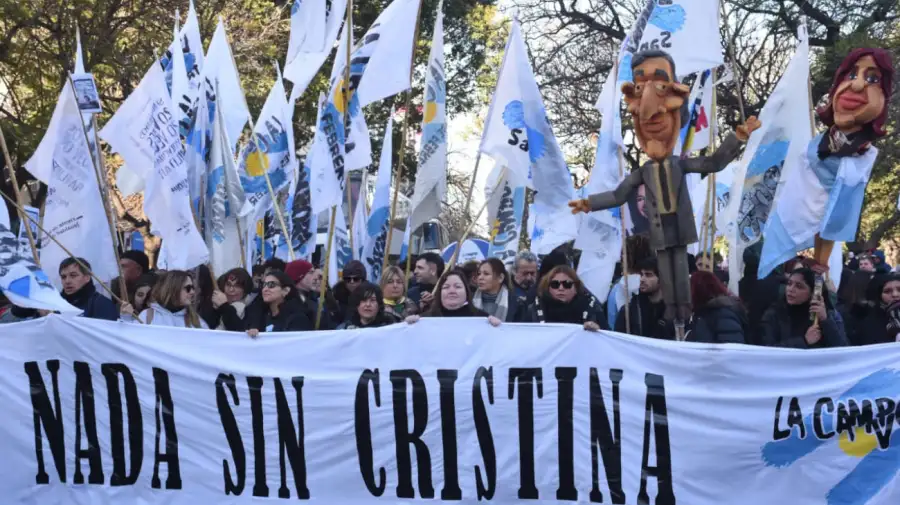 La marcha de los que perdieron la dignidad: Santacruceños con Síndrome de Estocolmo