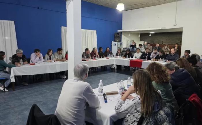La Convención radical decidió ir en un frente electoral con Vidal