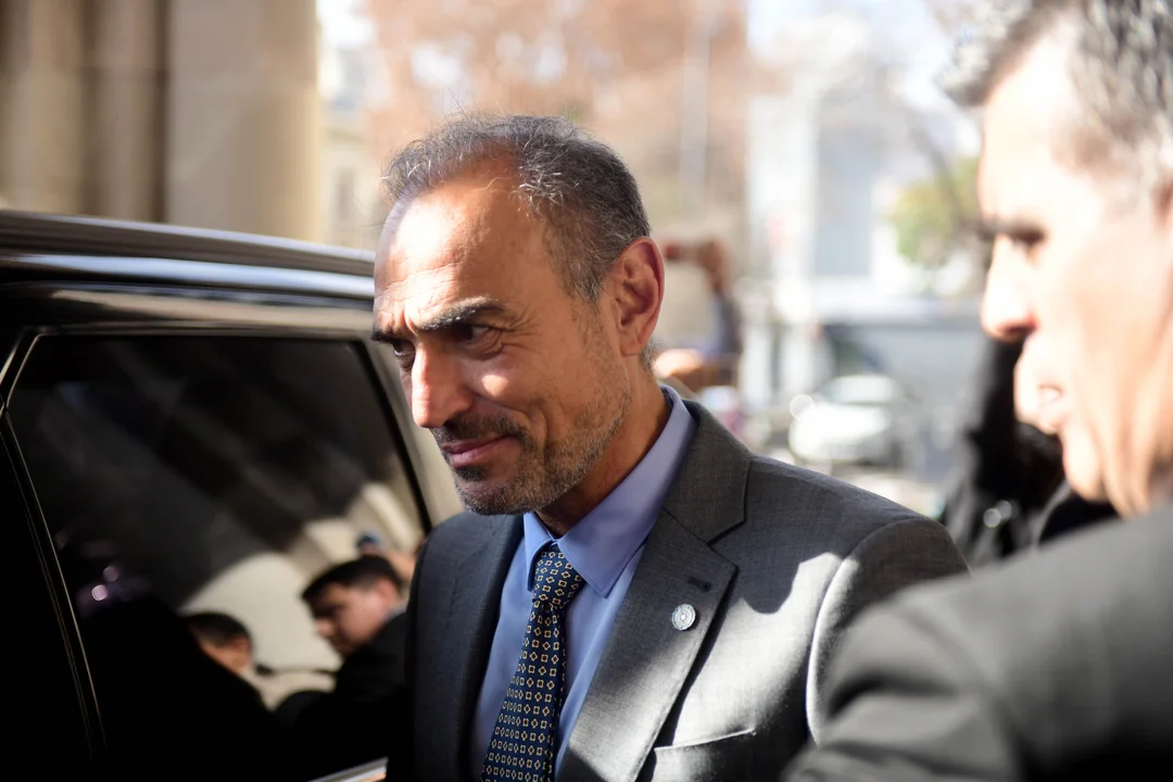 La Prostitución de la Política: Un Análisis de la Interna Libertaria y el Conflicto con los Gobernadores
