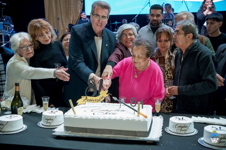 Cañadón Seco cerró los actos del 81º aniversario con festival artístico