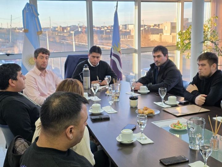 Gobernador Vidal: «Más oportunidades para Puerto Deseado. Escuchar, dialogar, y gestionar siempre es el camino»