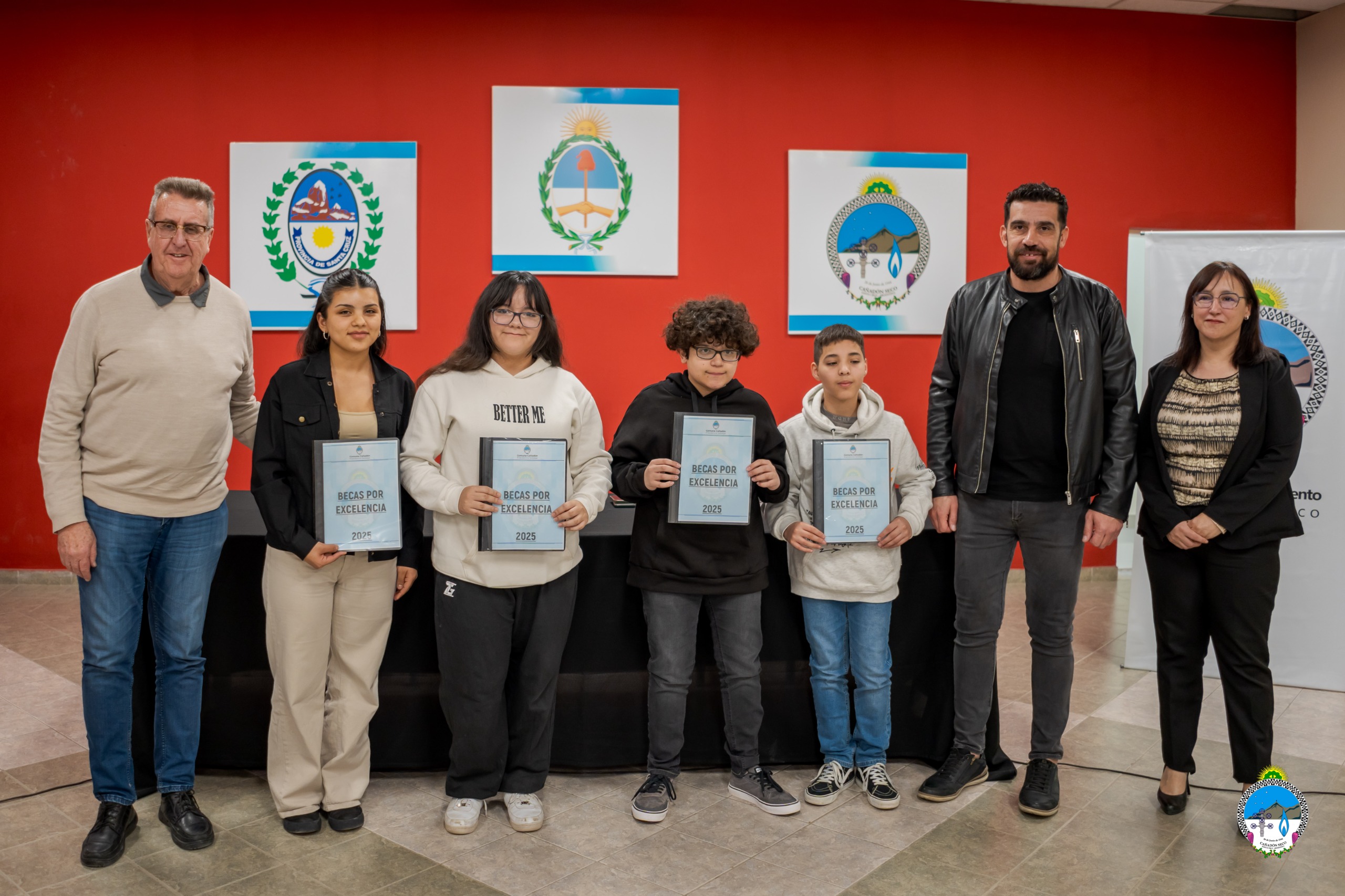 Cañadón Seco reafirma su compromiso con la educación a través del Programa de Becas Comunales