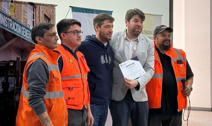 Reconocimiento a la formación: Puerto Deseado celebra el impacto de la capacitación en maquinaria pesada