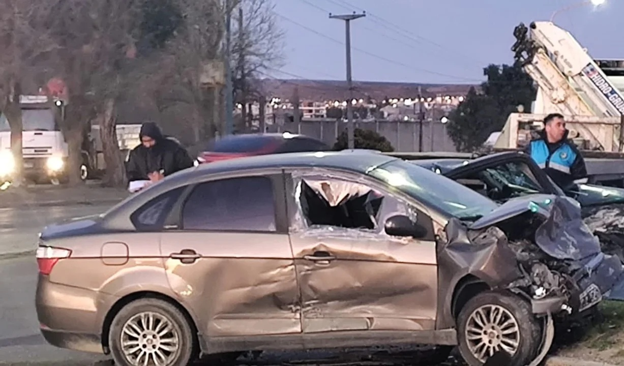 Tragedia en Comodoro Rivadavia: una joven murió y siete resultaron heridas en un violento choque