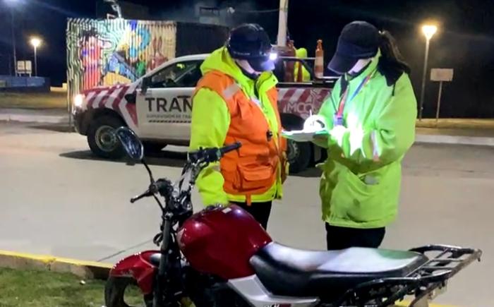 Caleta Olivia: una mujer fue atropellada por un motociclista de 22 años