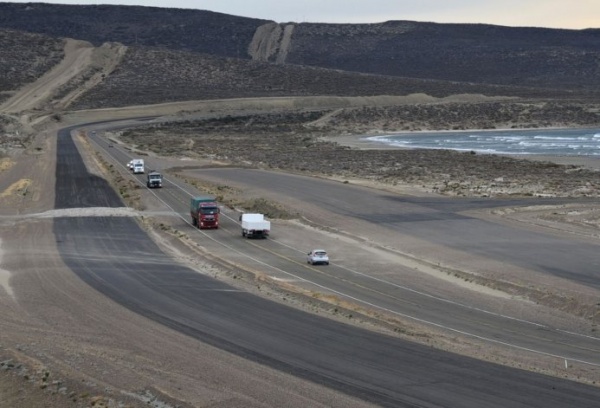 La autovía que se construye en Santa Cruz será financiada con aporte de petroleras