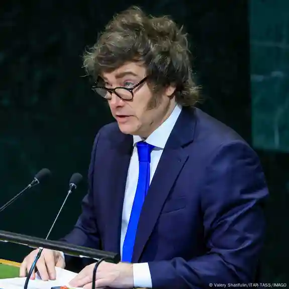 Milei nombra a Manuel Adorni jefe de Gabinete para relanzar el diálogo político y avanzar con reformas